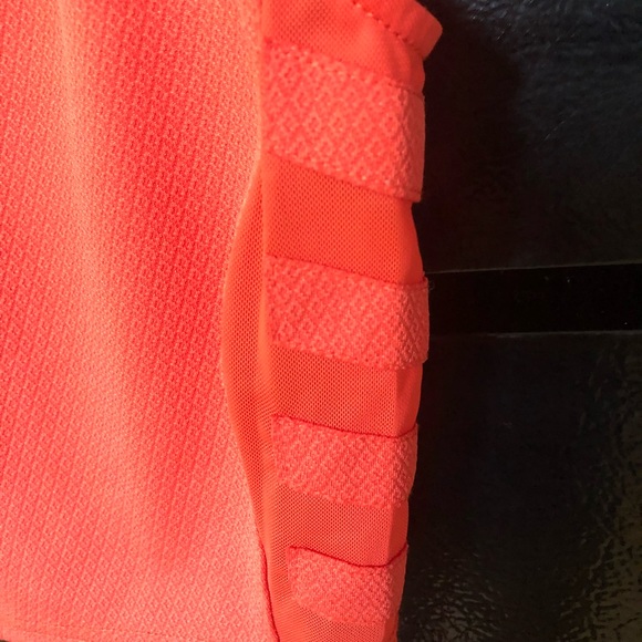 URBAN OUTFITTERS CROP - Picture 2 of 3